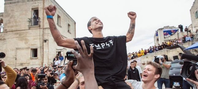 Didi Alaoui celebrating after winning the 2019 Red Bull Art of Motion championship in Italy in 2019. / DR