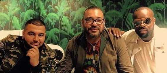 Youssef Aarab next to King Mohammed and Maitre Gims./Ph. Youssef Aarab