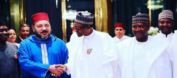 King Mohammed VI shaking hands with the Nigerian President Muhammadu Buhari during his last visit to Nigeria./Ph DR