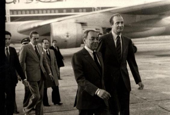 Les rois Hassan II et Carlos. / Ph. DR