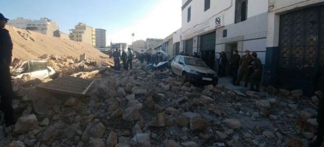 A wall collapsed in Casablanca killing three people and injuring a woman./ Ph. Yabiladi. Mehdi Moussahim