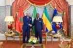 Le roi Mohammed VI remet un don de 2.000 tonnes de fertilisants au Gabon