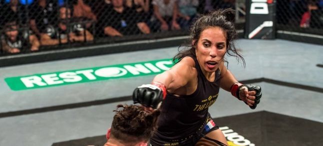 Moroccan MMA fighter Rizlen Zouak in a her fight against South Africa's Amanda Lino on May 26th in South Africa./Ph. Rizlen Zouak Twitter