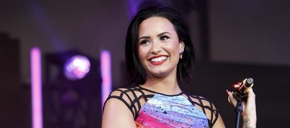Demi Lovato smiling on stage at the 2015 billboard performance./Ph billboard