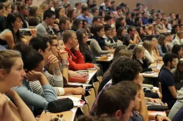 «Sans mes parents, je n’aurais jamais pu venir» : L’autre visage des étudiants marocains en France