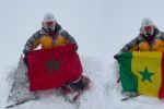 Russie : Zakaria Naji Lamrani place les drapeaux du Maroc et du Sénégal au sommet d'Elbrouz