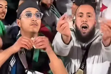 8 أشهر حبسا لمواطن جزائري-بريطاني مزق ورقة نقدية بملعب مراكش