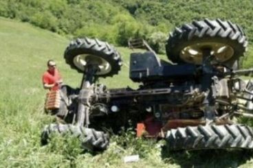 Moroccan farm worker dies after tractor falls into ravine in Italy
