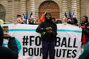 JO 2024 : Amnesty dénonce l'interdiction du voile, un obstacle pour les athlètes musulmanes françaises 