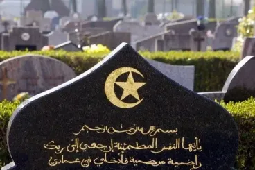 France : Enquête sur la dégradation de 9 tombes dans le carré musulman d’un cimetière de Puy-en-Velay