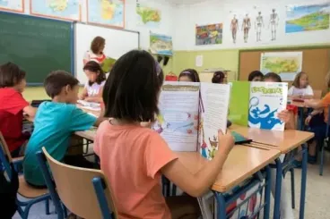 الحزب الشعبي يصوت ضد مقترح "فوكس" لوقف تعليم الثقافة المغربية في المدارس الإسبانية