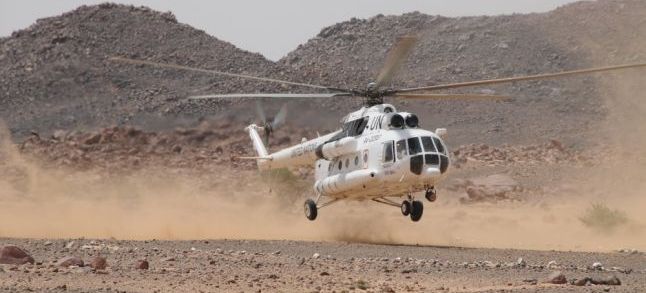 MINURSO helicopter in the Sahara./ Ph. MINURSO
