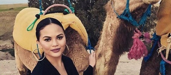 American model and cookbook author Chrissy Teigen./Ph. DR