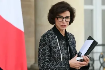 الشرطة الفرنسية تفتش منزل ومكتب وزيرة الثقافة رشيدة ذاتي في تحقيق فساد