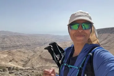 من القدس إلى مكة.. رحلة أم مغربية مشيا على الأقدام من أجل السلام