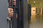 Covid-19 : Une ONG demande la libération de tous les détenus salafistes