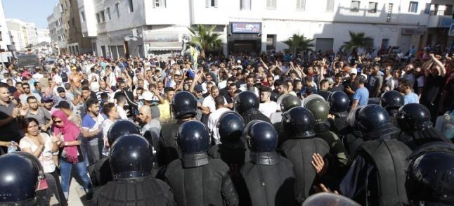 Al-Hirak al-Shaabi (Popular Movement) demonstrators face Moroccan security forces during a protest against a government ban in Al Hoceima, on 20th of July 2017./Ph. DR