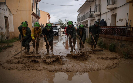 Spain will regularize 25,000 migrants affected by Storm Dana.