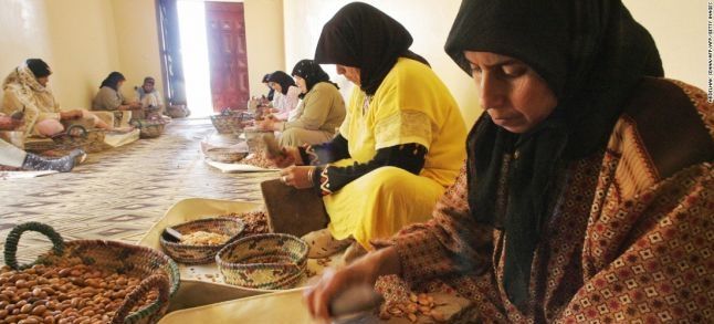 Argan nutshells peeled by Moroccan women./Ph. DR