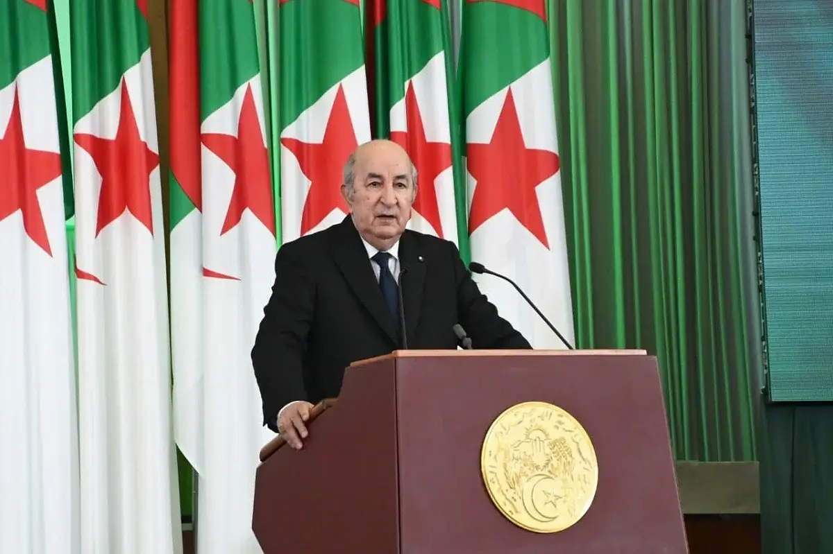 The Algerian president confirms his support for the Polisario in front of the generals