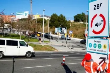 مدريد تُسهّل معادلة رخص السياقة للمغاربة المجنسين وأبنائهم