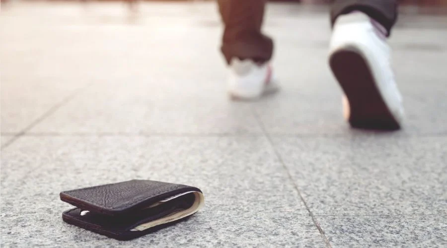 Spanish tourist loses wallet in Rabat, gets it back in Spain with cash intact