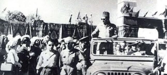 King Mohammed V during a visit to M'hamid Lghizlane./Ph. DR