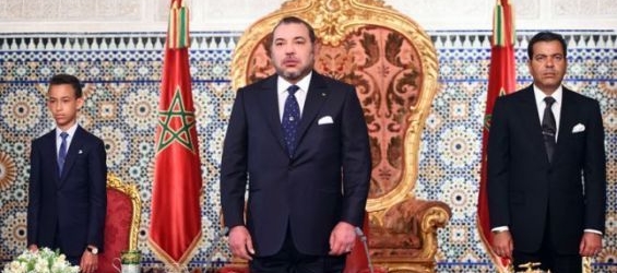 King Mohammed VI next to Moulay Hassan and Moulay Rachid on the feast of throne in 2015./Ph. DR