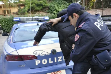 إيطاليا: سطو مسلح يستهدف رجل أعمال مغربي في نابولي