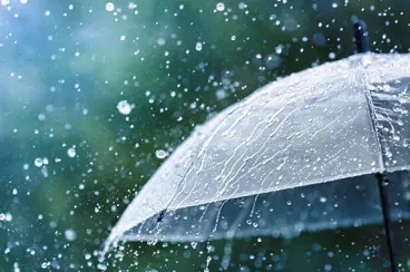 تساقطات مطرية وثلجية وهبات رياح قوية يومي الأربعاء والخميس بعدد من مناطق المغرب  