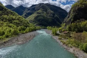 Two Moroccans die saving child from river in Italy