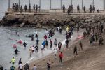 Le Maroc repousse la tentative d'entrée à Ceuta d'une centaine de personnes