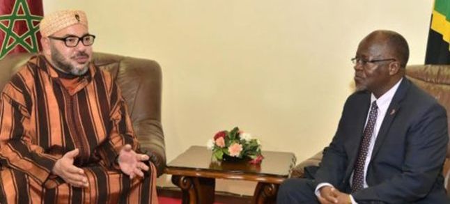 King Mohammed VI during his visit to Tanzania in October 2016 sitting next to the Tanzanian President John Magufuli./Ph. DR