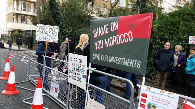 Affaire Paradise Beach : Les clients demandent l’intervention du roi devant l’Ambassade du Maroc à Londres