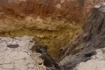 ظهور خسف أرضي مفاجئ بعمق 10 أمتار بإقليم الجديدة