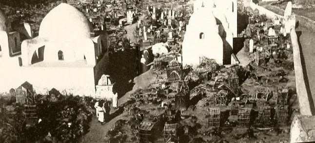 An old photo of Jannat Al-Baqi before its destruction. / Ph. DR