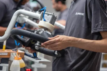 المجموعة الألمانية "ZF LIFTEC" تفتتح مصنعا بطنجة متخصصا في صناعة أنظمة قيادة السيارات