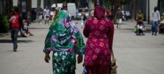 A Muslim woman to be granted 85 000 dollars for being forced by the police to remove her scarf./Ph. DR
