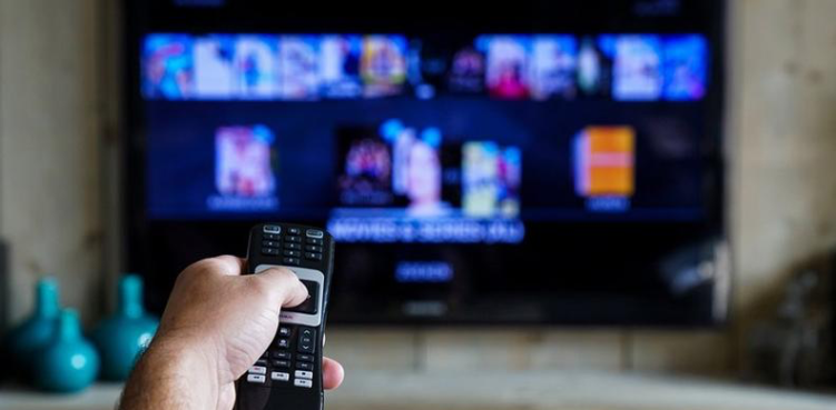 Los marroquíes pasan en promedio 5 horas y 53 minutos al día frente a los medios, según Kantar