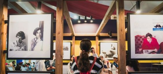 The tribute space to Driss Chraïbi visited by schools at SIEL 2025 / Ph. CCME