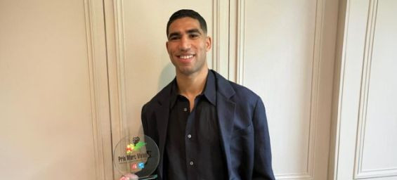 Achraf Hakimi receives the Marc-Vivien Foé Award for Best African Player in Ligue 1