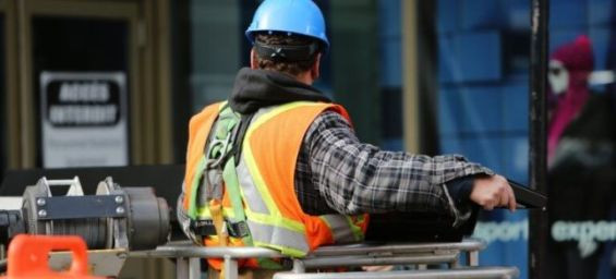 Francia: El invierno demográfico requerirá la acogida de 310,000 trabajadores inmigrantes al año