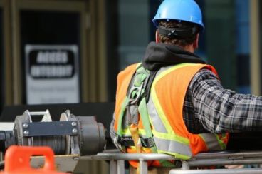 Francia: El invierno demográfico requerirá la acogida de 310,000 trabajadores inmigrantes al año