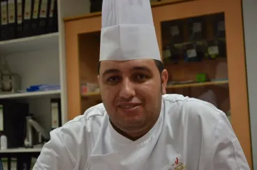 Diaspo #391 : D'Azrou aux palais royaux du Golfe, le voyage gastronomique de Khalid Housti