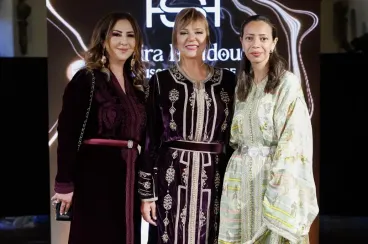 El patrimonio cultural marroquí resplandece en Praga con la colección de caftanes de Samira Haddouchi