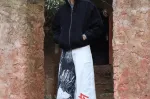 Les jeans peints à la main d'un jeune Marocain séduisent la star argentine Paulo Londra