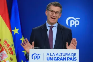 Feijóo's immigration plan aims to tighten Spanish nationality criteria