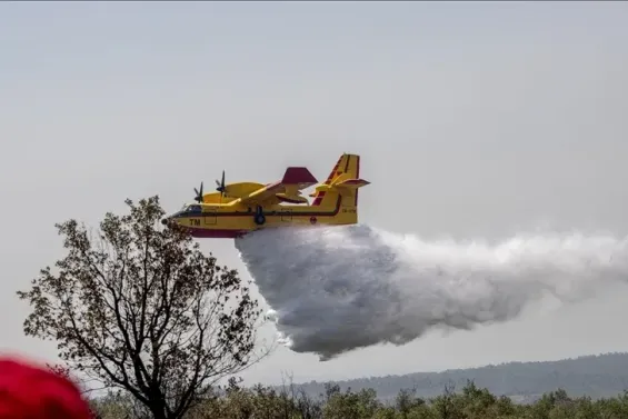 Fire in Ait Isha du Sud forest controlled by Royal Air Force Canadairs