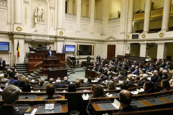Bélgica: La extrema derecha endurece las condiciones para la reunificación familiar