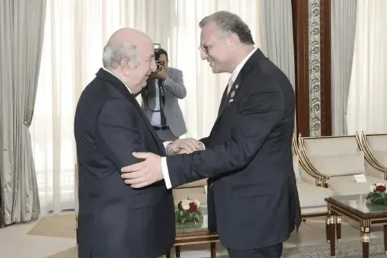 Desde Argel, el asesor de Trump recuerda a Tebboune la marroquinidad del Sahara